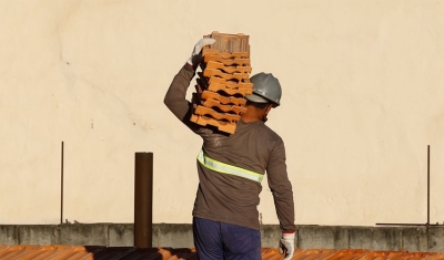 Inflação da construção civil cai para 0,08% em fevereiro, diz IBGE