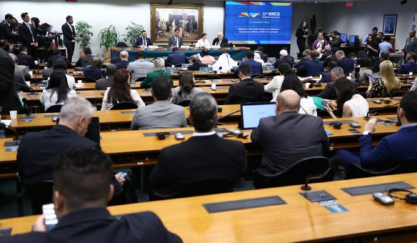 Parlamentares do BRICS pedem maior cooperação e comércio intrabloco frente a desafios globais