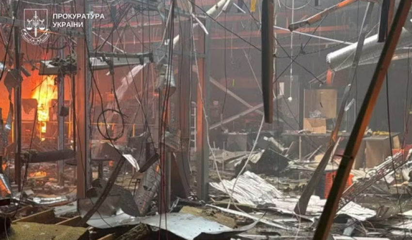 Drones da Rússia atacam shopping na Ucrânia e deixam 14 mortos