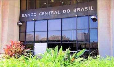 Juro médio cobrado pelos bancos avança para 42,4% em outubro, o maior em cinco anos