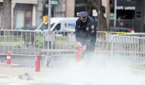 Homem ateia fogo em si mesmo em frente ao tribunal de julgamento de Donald Trump