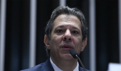 Reajuste em isenção do IR dá &#039;fôlego&#039; a famílias endividadas, diz Haddad