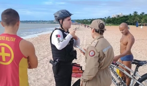 Corpo é encontrado por banhistas no mar da praia de Cabo Branco, em João Pessoa