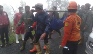 Deslizamento de terra deixa 17 mortos e desaparecidos na Indonésia