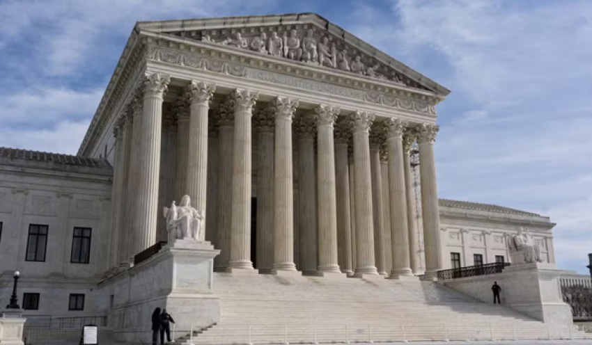 Suprema Corte dos EUA analisa recurso de Trump contra liminares que impedem fim da cidadania por nascimento