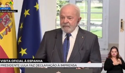 Não adianta ficar dizendo quem está certo ou errado, guerra tem que parar, diz Lula na Espanha