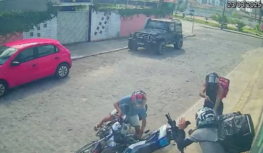 Vídeo mostra assalto a motoboy, em João Pessoa