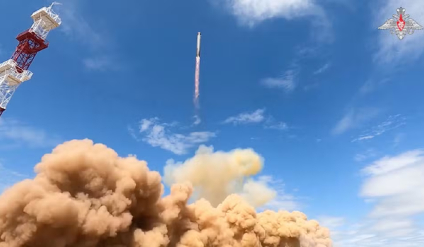 Rússia faz teste final de míssil com alcance de 35.000 km, chamado de 'Satanás' pela Otan