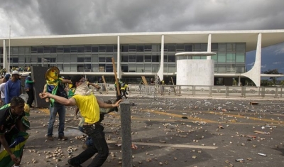 8 de Janeiro: câmeras mostram ministro do GSI orientando invasores em ataque ao Planalto