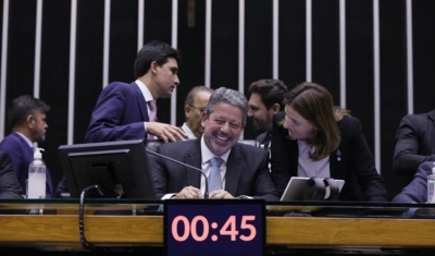 Deputados elegem presidente da Câmara em 1º de fevereiro