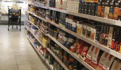 Comércio tem queda de 0,4% em abril, depois de três altas