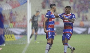 Com gol de Lucero, Fortaleza vence o Grêmio diante da torcida