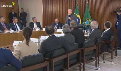 &#039;Não vamos permitir que a democracia escape das nossas mãos&#039;, diz Lula em reunião com governadores