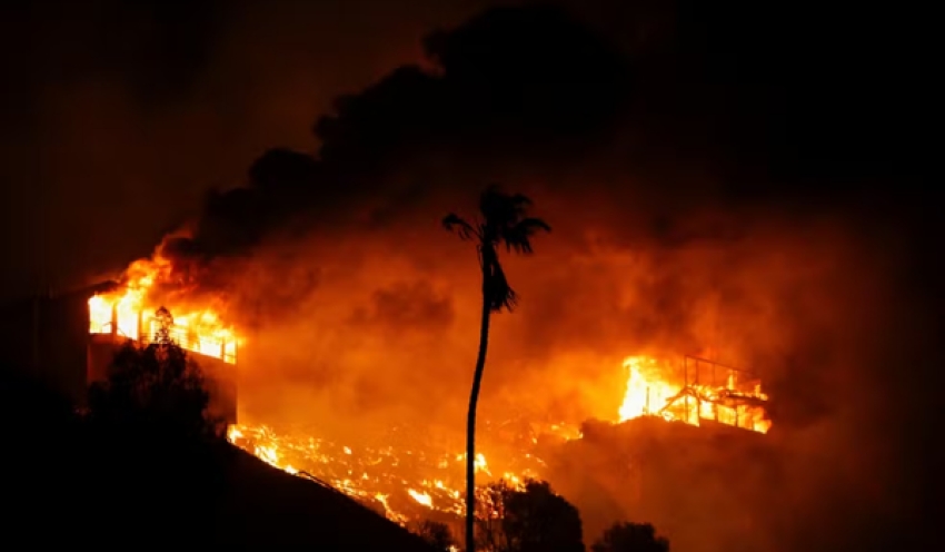 Fogo avança em Los Angeles, e polícia emite ordem de retirada em área perto da Calçada da Fama