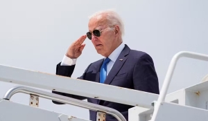 Biden testa negativo para Covid, retorna à Casa Branca e diz que fará pronunciamento sobre desistência na quarta