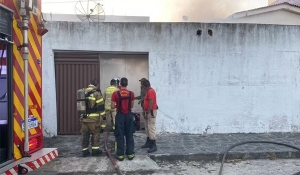 Homem incendeia casa em Campina Grande tentando matar a mãe, diz polícia