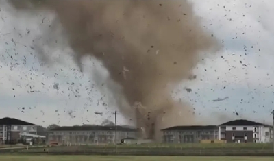 Tornado nos EUA arranca telhados e espalha destroços pela cidade