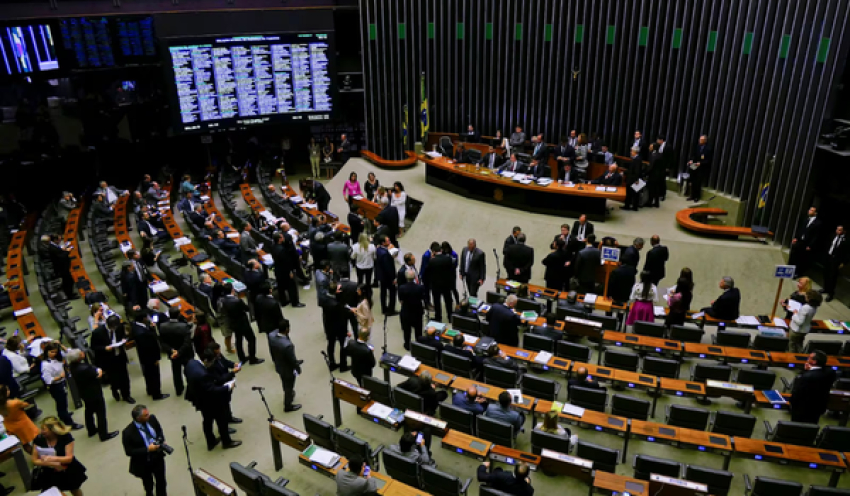 Congresso deve avançar com misoginia, preço dos combustíveis e fim da escala 6x1 nesta semana