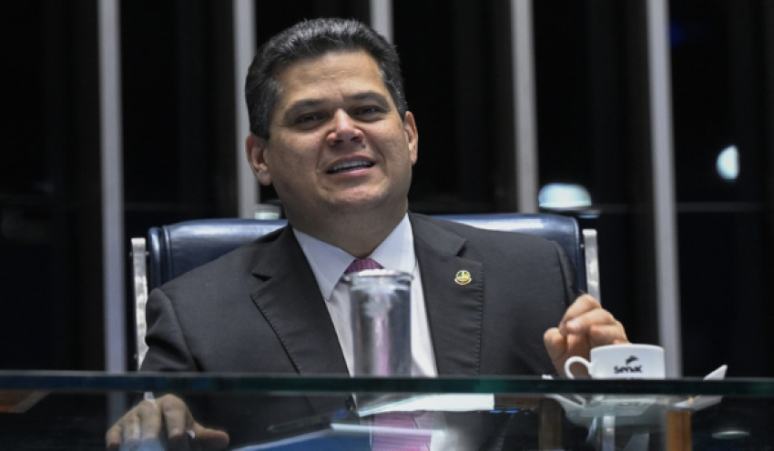 Davi celebra terceira descoberta de petróleo em poço no litoral do Amapá
