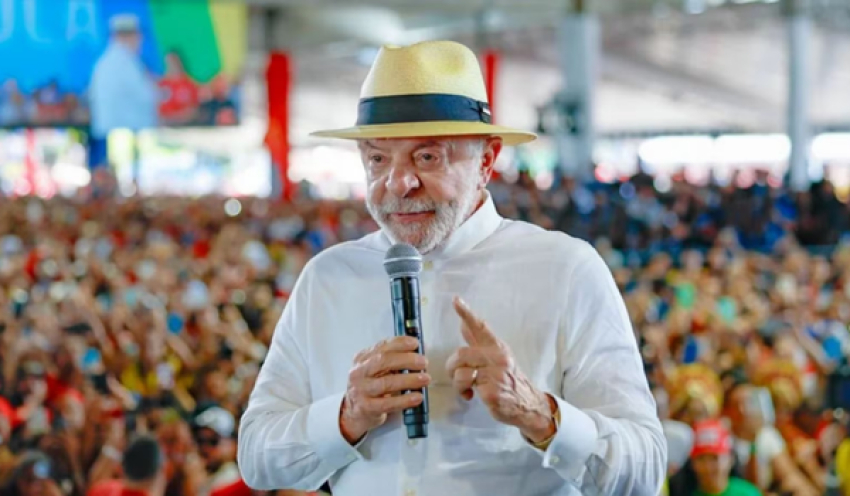 Na TV, Lula promete educação em tempo integral e convida eleitores para campanha nas redes