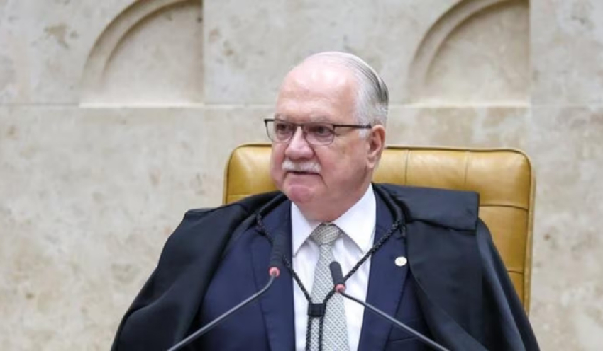 Fachin rejeita pedido de Flávio Bolsonaro e mantém Dino na relatoria de processos sobre Lula e eleições