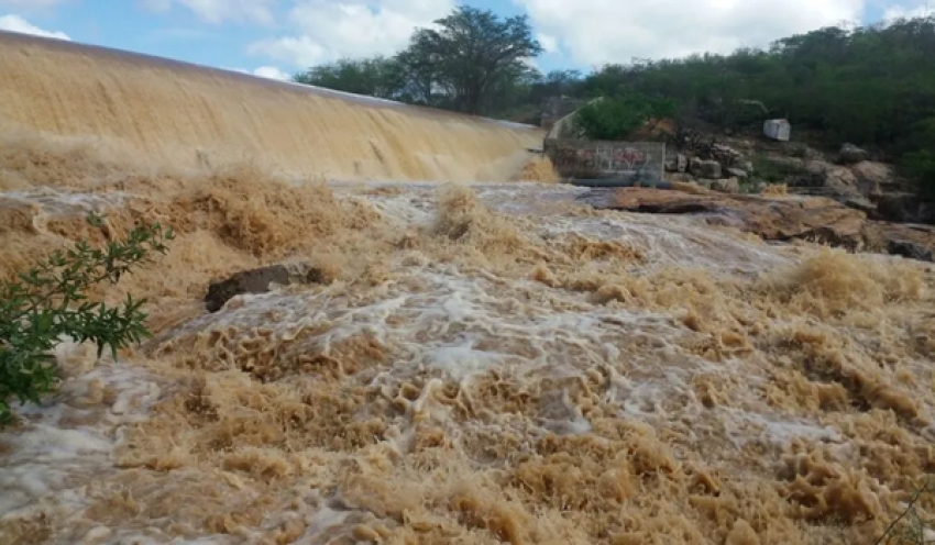 Chuvas fortes deixam quatro açudes sangrando no Cariri e no Sertão da Paraíba