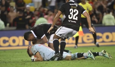 Léo Jardim defende pênalti de Gabigol, e Vasco e Flamengo empatam sem gols no Maracanã