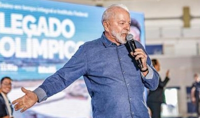 Lula diz que salário de professor &#039;não é alto&#039; e situação é &#039;ruim&#039;, mas não promete aumento