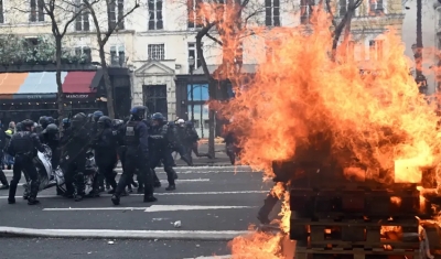 Rei Charles III adia visita a Paris por conta de protestos contra reforma da Previdência na França