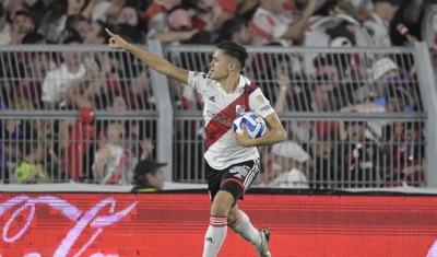 Inter sai na frente com gol de Valencia, mas leva virada do River no Monumental