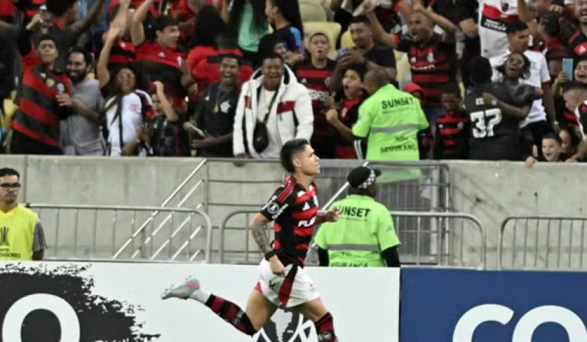 Flamengo vence a LDU e entra na zona de classificação às oitavas da Libertadores