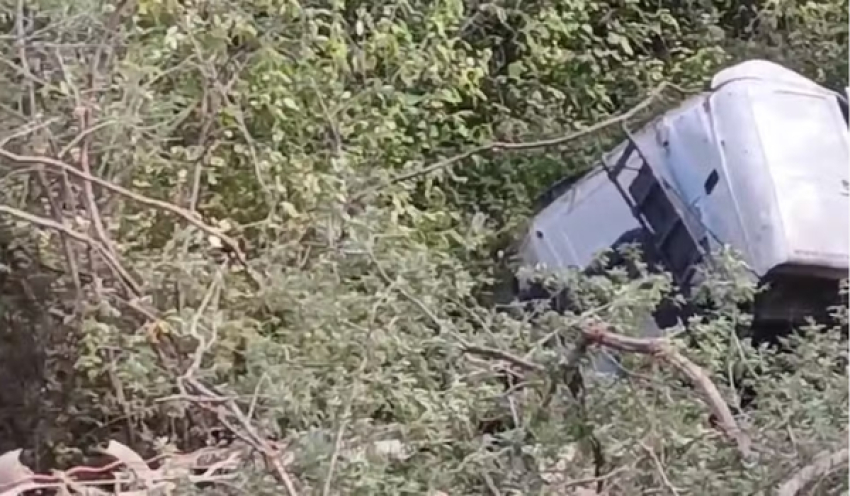 Homem morre após tombar carreta na Serra de Santa Luzia, no Sertão da Paraíba