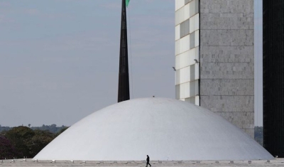 Senadores articulam lei para proibir empréstimos do BNDES a projetos no exterior