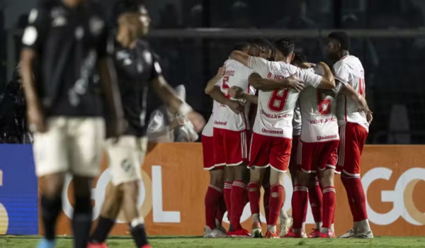 Inter vence, aumenta sequência sem perder e deixa Vasco longe da Libertadores