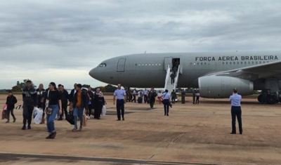 Avião com terceiro grupo de repatriados de Gaza chega ao Brasil