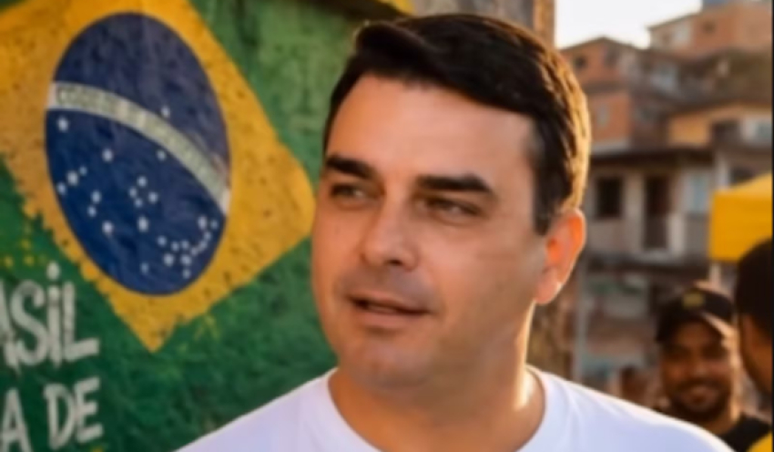 Flávio lança jingle atribuindo a criação do Pix a Bolsonaro em meio a novo tarifaço dos EUA