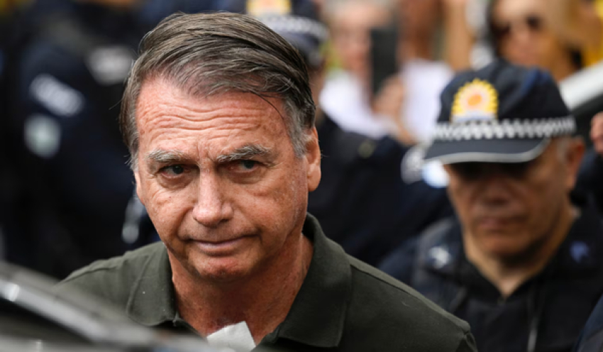 PF apreende espingarda registrada em nome de Bolsonaro no RS