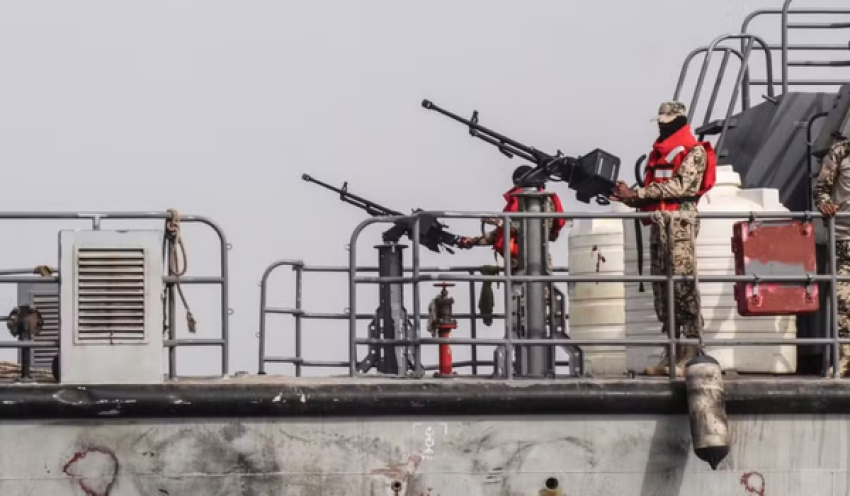Houthis consideram cobrar taxas de navios no Mar Vermelho, dizem ministros do Iêmen