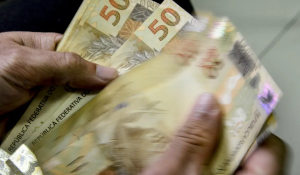 Caixa come&ccedil;a a pagar Bolsa Fam&iacute;lia de maio