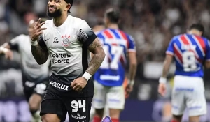 Memphis marca duas vezes, Corinthians bate o Bahia e chega a oito vitórias seguidas no Brasileirão