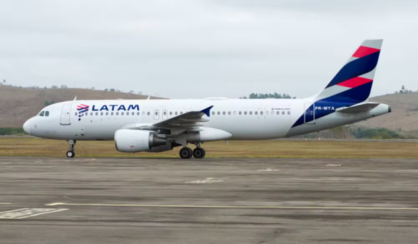 Latam reduz oferta de voos em junho e julho após alta do combustível, diz CEO
