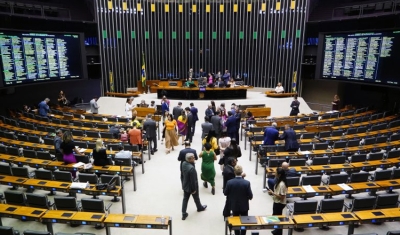 Debate da PEC da Transição opõe bases de Lula e de Bolsonaro