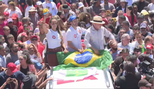 Lula diz que 2º turno terá 'muito debate na TV e na internet': 'Estou virando o rei da selfie'