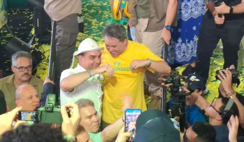 Com presença de Flávio Bolsonaro, PL lança Efraim Filho como candidato ao governo da Paraíba