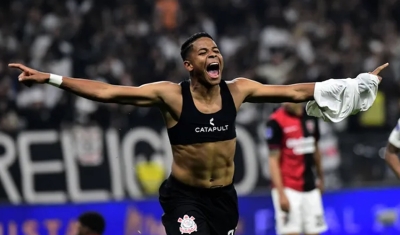 De virada, Corinthians vence Newell’s e abre vantagem na Sul-Americana