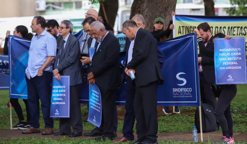 Auditores discutem greve com governo e ameaçam novo atraso na liberação de mercadorias