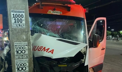 Ambulância que transportava grávida se envolve em acidente e parto é feito na rua, na PB