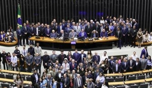 Em sessão solene, Câmara dos Deputados homenageia Conselho Federal dos Técnicos Industriais