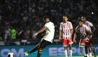 Vasco vence Bangu e vai enfrentar o Flamengo na semifinal do Carioca