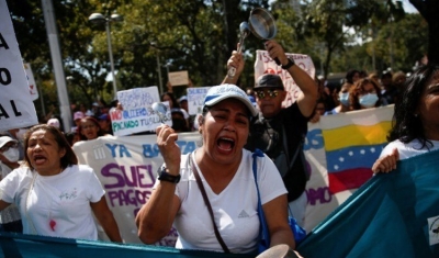 Com salário de cerca de R$ 50, professores venezuelanos protestam por aumento